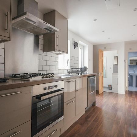 Spacious 3 Bedroom Home With Ps5 And Pool Table Near O2 Arena Canary Wharf And Elizabeth Line To Central London Eksteriør bilde