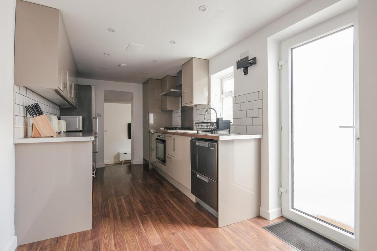 Spacious 3 Bedroom Home With Ps5 And Pool Table Near O2 Arena Canary Wharf And Elizabeth Line To Central London Eksteriør bilde