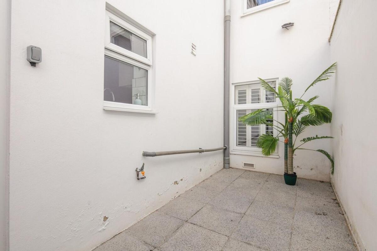 Spacious 3 Bedroom Home With Ps5 And Pool Table Near O2 Arena Canary Wharf And Elizabeth Line To Central London Eksteriør bilde