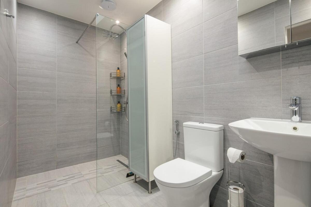 Spacious 3 Bedroom Home With Ps5 And Pool Table Near O2 Arena Canary Wharf And Elizabeth Line To Central London Eksteriør bilde