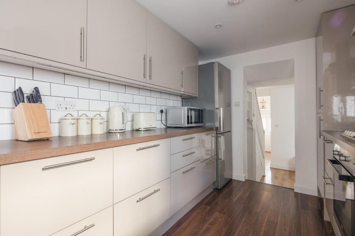 Spacious 3 Bedroom Home With Ps5 And Pool Table Near O2 Arena Canary Wharf And Elizabeth Line To Central London Eksteriør bilde