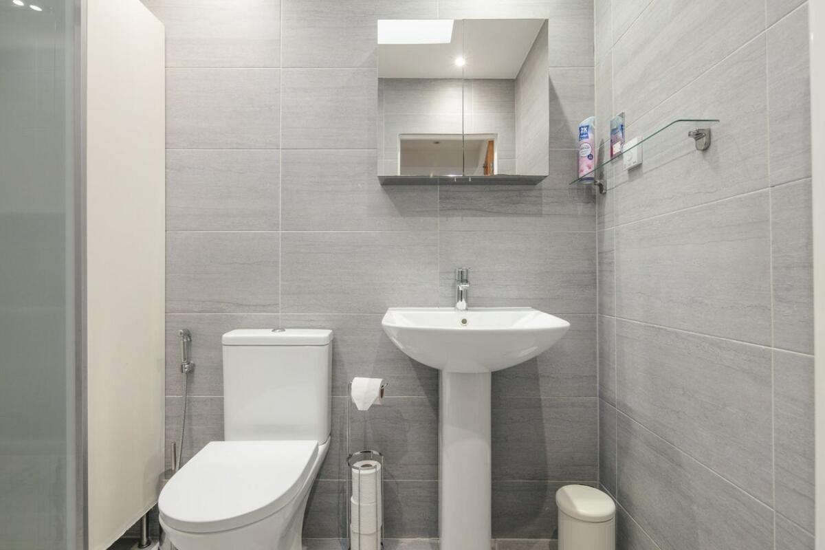 Spacious 3 Bedroom Home With Ps5 And Pool Table Near O2 Arena Canary Wharf And Elizabeth Line To Central London Eksteriør bilde