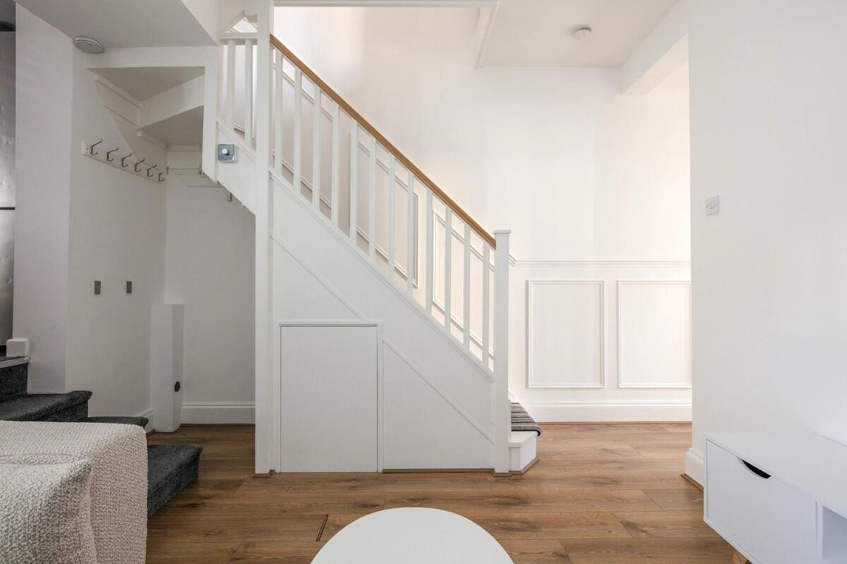 Spacious 3 Bedroom Home With Ps5 And Pool Table Near O2 Arena Canary Wharf And Elizabeth Line To Central London Eksteriør bilde