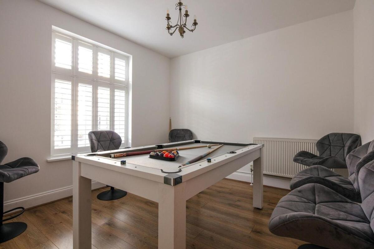 Spacious 3 Bedroom Home With Ps5 And Pool Table Near O2 Arena Canary Wharf And Elizabeth Line To Central London Eksteriør bilde
