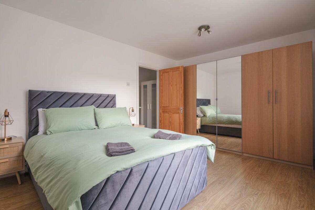 Spacious 3 Bedroom Home With Ps5 And Pool Table Near O2 Arena Canary Wharf And Elizabeth Line To Central London Eksteriør bilde