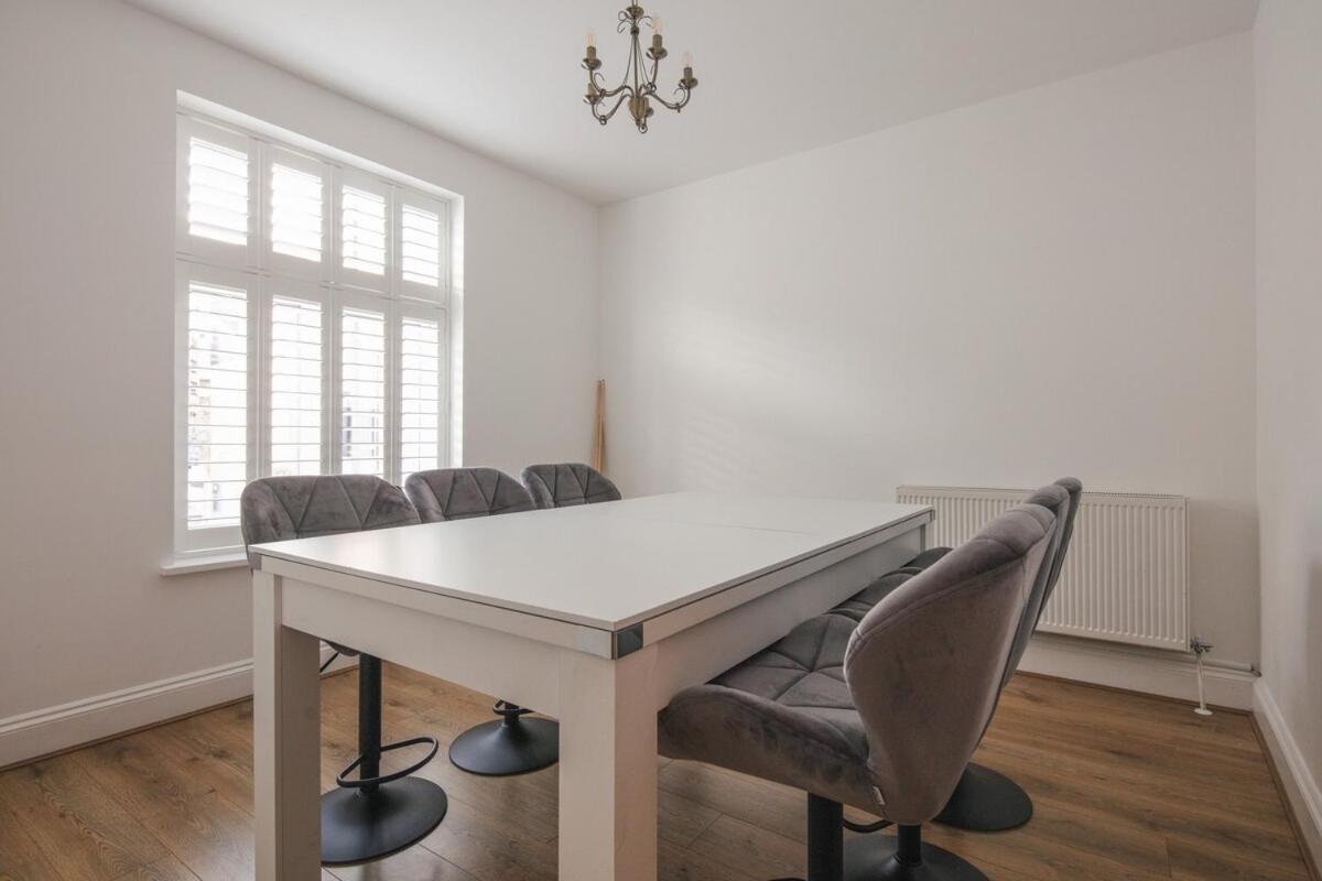 Spacious 3 Bedroom Home With Ps5 And Pool Table Near O2 Arena Canary Wharf And Elizabeth Line To Central London Eksteriør bilde