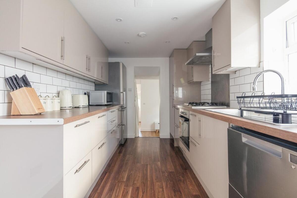 Spacious 3 Bedroom Home With Ps5 And Pool Table Near O2 Arena Canary Wharf And Elizabeth Line To Central London Eksteriør bilde